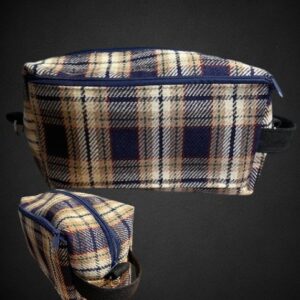 The Matthew toiletry bag (blue plaid)